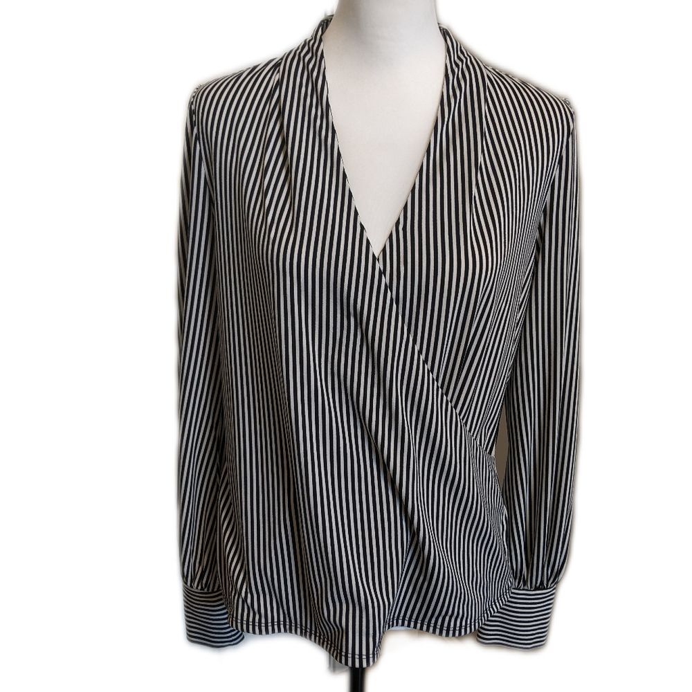 Adrianna Papell black and white striped v-neck long sleeve top - medium